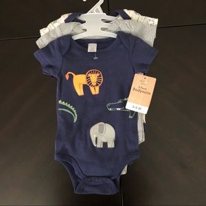 3 pack of baby onesies